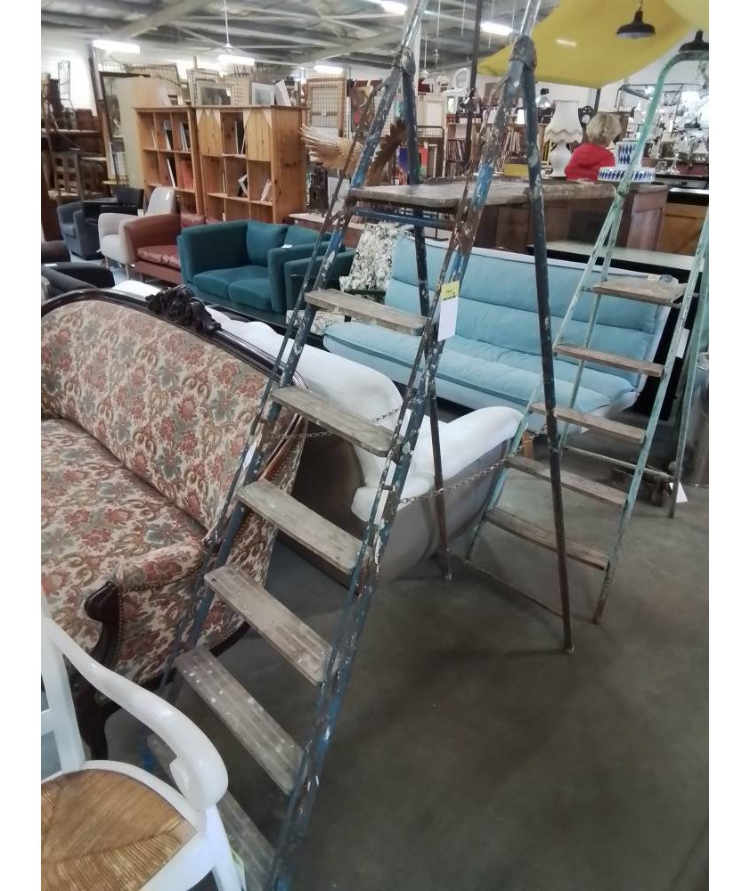 ESCABEAU MÉTAL BLEU A TABLETTE 7 MARCHES BOIS 