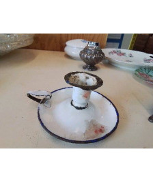 BOUGEOIR EN TAULE ÉMAILLÉE