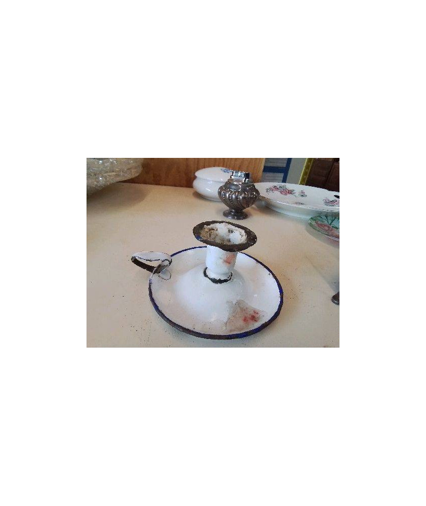 BOUGEOIR EN TAULE ÉMAILLÉE 