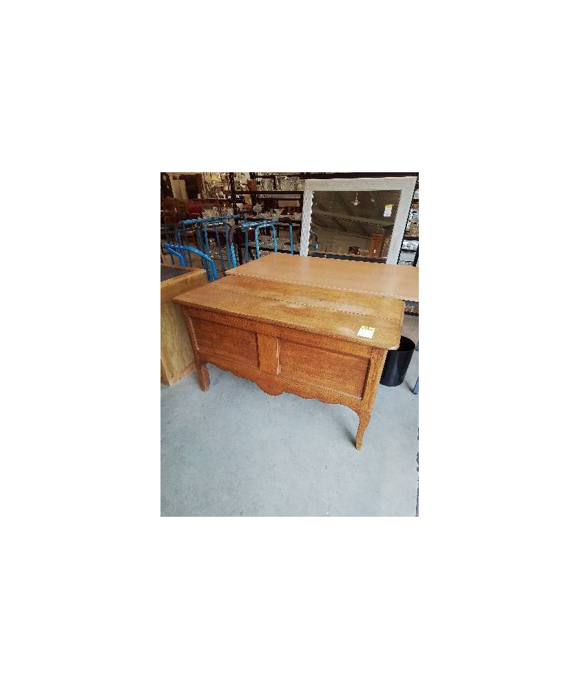 COFFRE CHÊNE CLAIR MOULURÉ PIEDS GALBÉS DÉBUT XXE