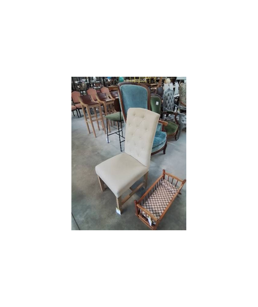 CHAISE  CAPITONNÉ TISSU BEIGE PIÈTEMENT BOIS CLAIR