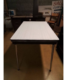 TABLE FORMICA + 2 ALLONGES DE 33 CM