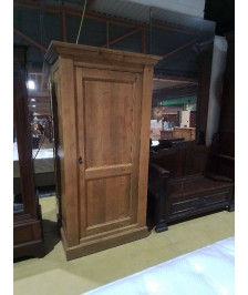 HOMME DEBOUT CHENE MASSIF 