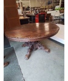 TABLE OVALE CHENE PIÈTEMENT SCULPTÉ AUX LOUPS  FIN XIXE 123X144X75CM