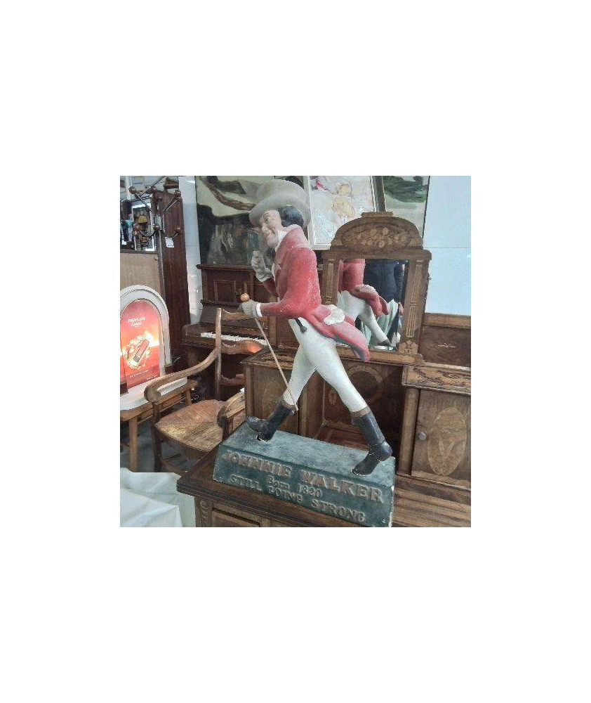 STATUE JOHNNY WALKER EN L’ETAT
