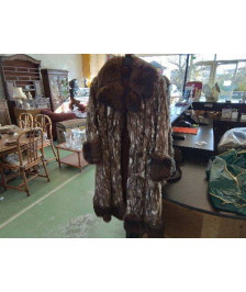 MANTEAU EN FOURRURE VERITABLE DE MARMOTTES ET PATE DE VISON