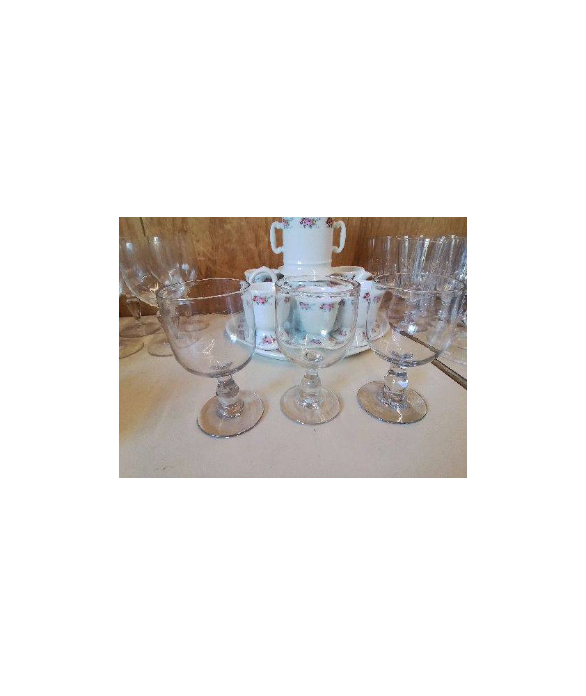 LOT DE 3 VERRES A PIEDS