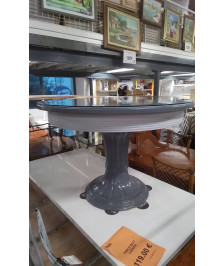 TABLE RONDE GRISE DESSUS VERRE
