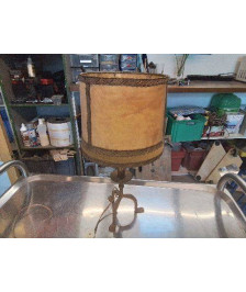LAMPE ANCIENNE EN VESSIE DE PORC 