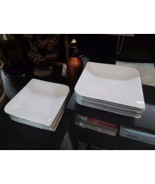 LOT 6 ASSIETTES BLANCHES CARRÉ EN PORCELAINE 