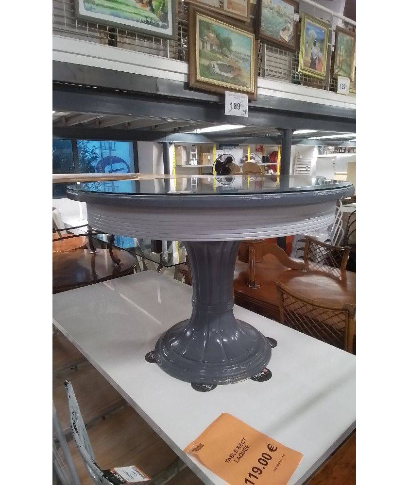 TABLE RONDE GRISE DESSUS VERRE