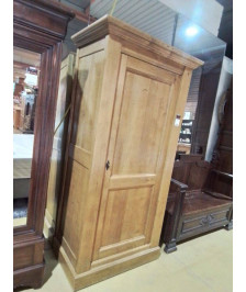 HOMME DEBOUT CHENE MASSIF 