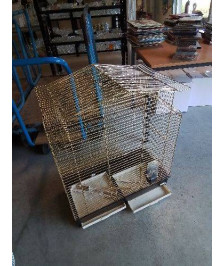 CAGE A OISEAUX MÉTAL DORÉ ET RÉSINE NOIR FERPLAST