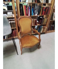 CABRIOLET ASSISE ET DOSSIER CAPITONNÉ TISSU OCRE STYLE REGENCE 