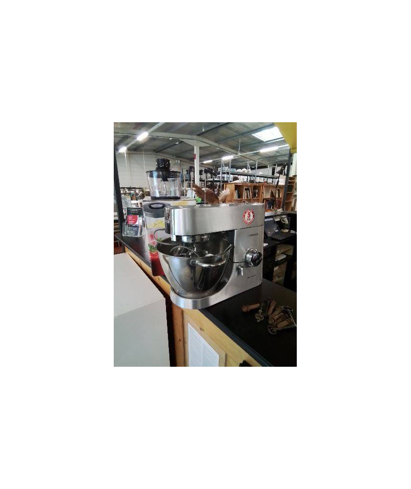 ROBOT KENWOOD CHEF TITANIUM AVEC ACCESSOIRES 