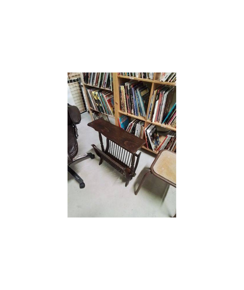 PORTE REVUES BOIS A TABLETTE ET BARREAUX 