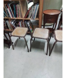 TABOURET D ATELIER  CARRÉ PIÈTEMENT MÉTAL MARRON ASSISE BOIS CLAIR DÉBUT XXE