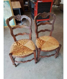 PAIRE DE CHAISES BOIS PAILLÉ DOSSIER CHANTOURNÉ SCULPTÉ AU PANIER 