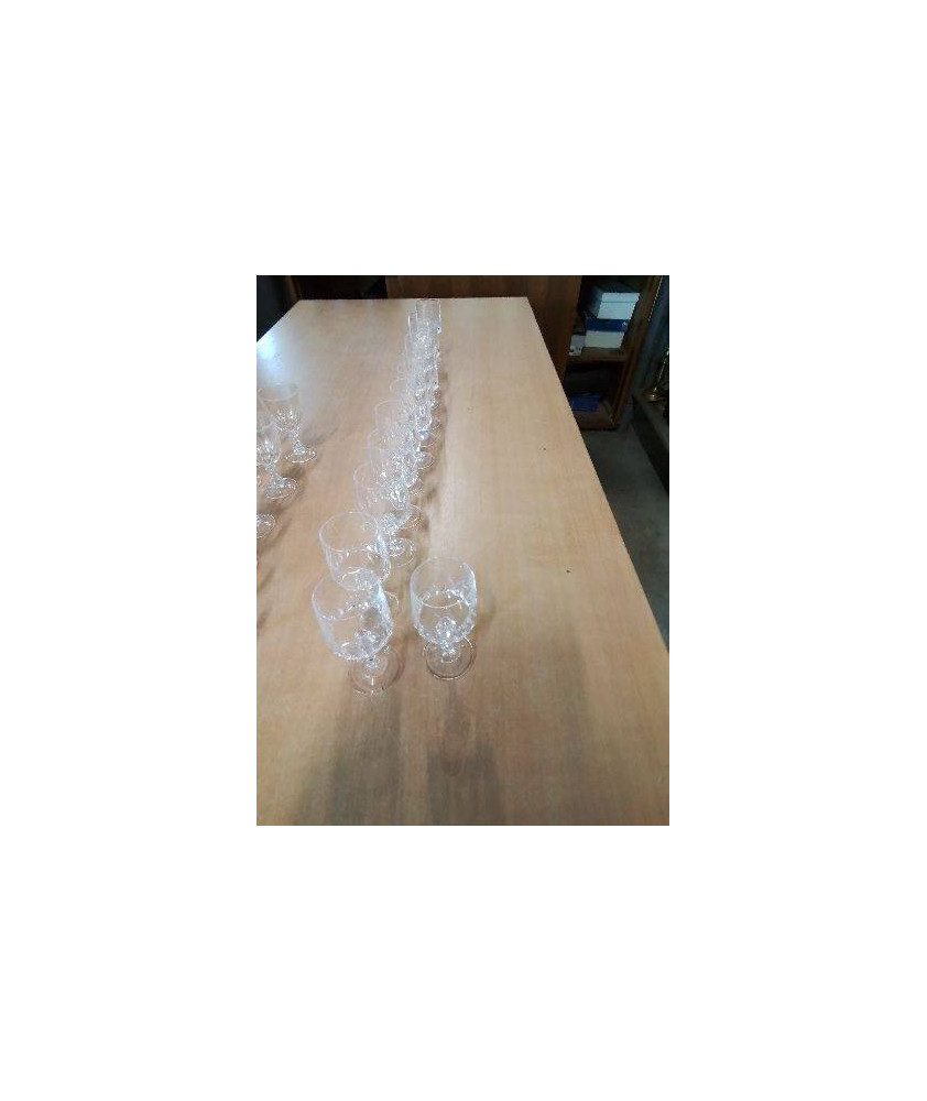 13 VERRES A PIED CRISTAL TAILLÉ 