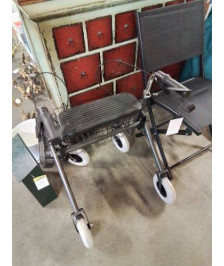 DEHAMBULATEUR A ROULETTES MÉTAL NOIR 