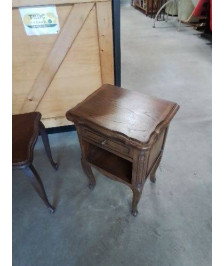 CHEVET BOIS CLAIR MOULURÉ ET CHANTOURNÉ 1 TIROIR 1 NICHE STYLE RÉGENCE 