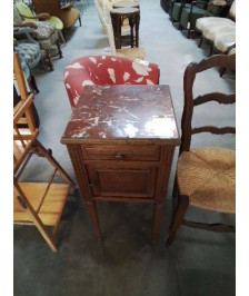 CHEVET BOIS CLAIR MOULURÉ 1 TIROIR 1 PORTE DESSUS MARBRE ROUGE VEINÉ FIN XIXE 