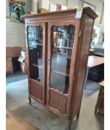 BIBLIOTHÈQUE VITRÉE BOIS MOULURÉ 2 PORTES STYLE RÉGENCE COQUILLE