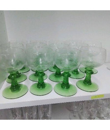 SERIE DE 13 VERRES A VIN BLANC