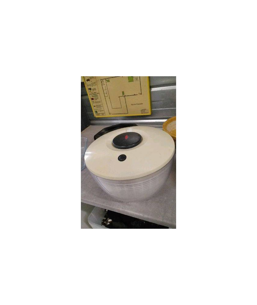 ESSOREUSE A SALADE OXO