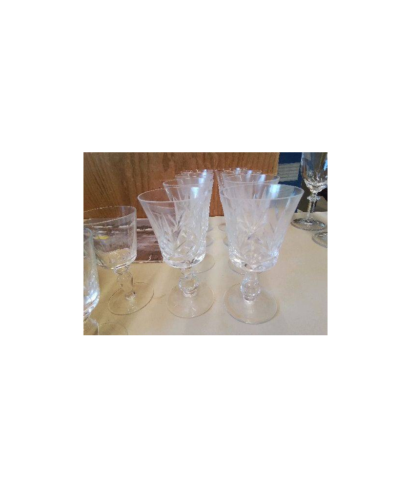 LOT DE 8 VERRES EN CRISTAL 