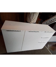 BUFFET BOIS BLANC 2 PORTES 3 TIROIRS EN L\'ÉTAT 