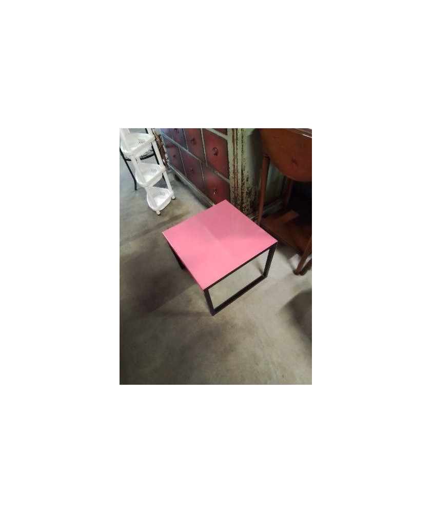 TABLE BASSE CARRÉE PIÈTEMENT MÉTAL NOIR PLATEAU MÉTAL ROSE