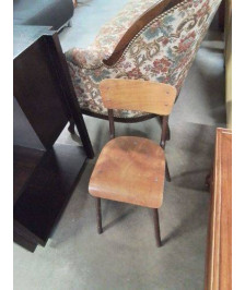 CHAISE D’ÉCOLIER PIÈTEMENT MÉTAL MARRON ASSISE ET DOSSIER BOIS CLAIR