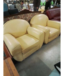 FAUTEUIL CLUB CUIR JAUNE EN L\'ÉTAT 