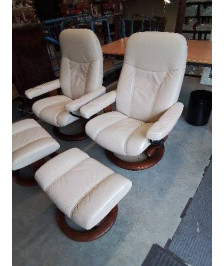 FAUTEUIL ET SON REPOSE PIED STRESSLESS BOIS ASSISE CUIR BEIGE 