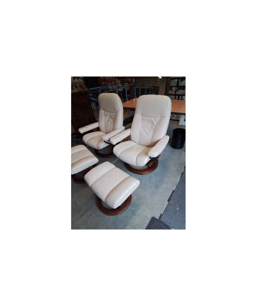 FAUTEUIL ET SON REPOSE PIED STRESSLESS BOIS ASSISE CUIR BEIGE 