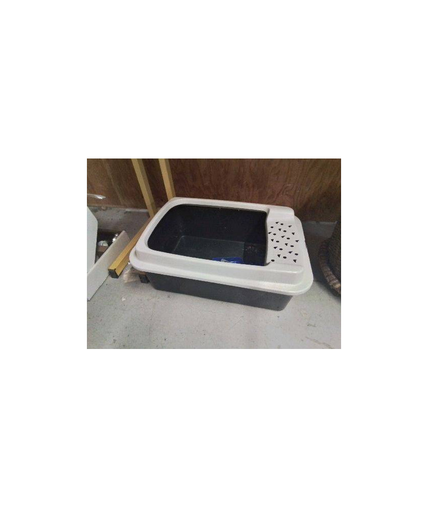 CAISSE A CHAT AVEC SES ACCESSOIRES 