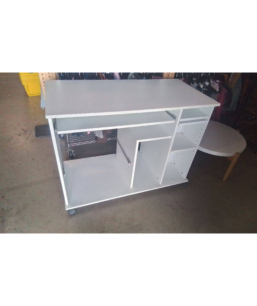 BUREAU BLANC EN LETAT( MANQUE 1 ETAGERE) 