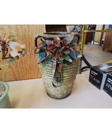 VASE EN GRES ET FLEURS EN FER