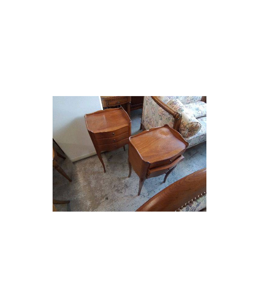 TABLE DE CHEVET STYLE LOUIS XV 