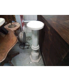 COLONNE EN MARBRE AVEC SA LAMPE 