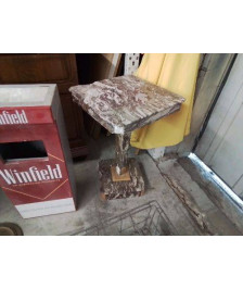 COLONNE EN MARBRE ROUGE 