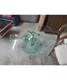 TABLE BASSE EN VERRE ARTICULÉ 