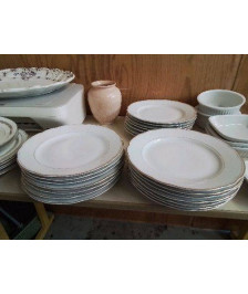 LOT DE 7 ASSIETTES PLATES BLANCHE BORDURE DORÉ 
