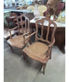 FAUTEUIL BOIS CLAIR DOSSIER CINTRÉ ASSISE CANNÉE PIEDS ESCARGOT STYLE RÉGENCE 