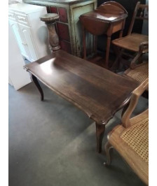 TABLE BASSE RECTANGULAIRE CHANTOURNÉ PIEDS GALBÉS STYLE RÉGENCE 