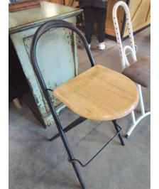 TABOURET DE BAR PIÈTEMENT MÉTAL NOIR ASSISE BOIS CLAIR