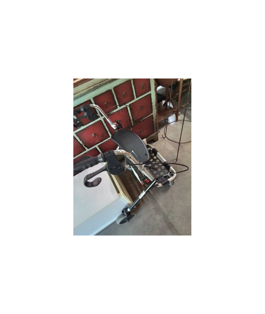 DEHAMBULATEUR PLIANT 4 ROUES INVACARE 