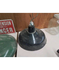 LAMPE EN TÔLE  NOIRE