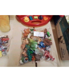 LOT DE FIGURINE EN PLASTIQUE 